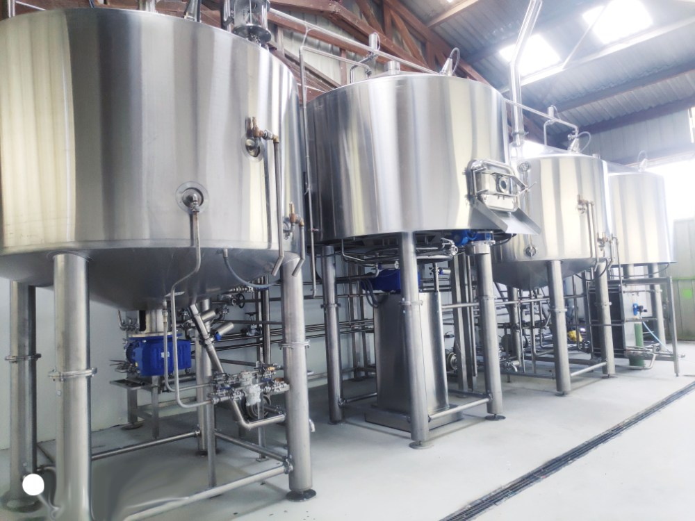 <b>3000л Пивоваренное оборудование монтаж в Франции</b>